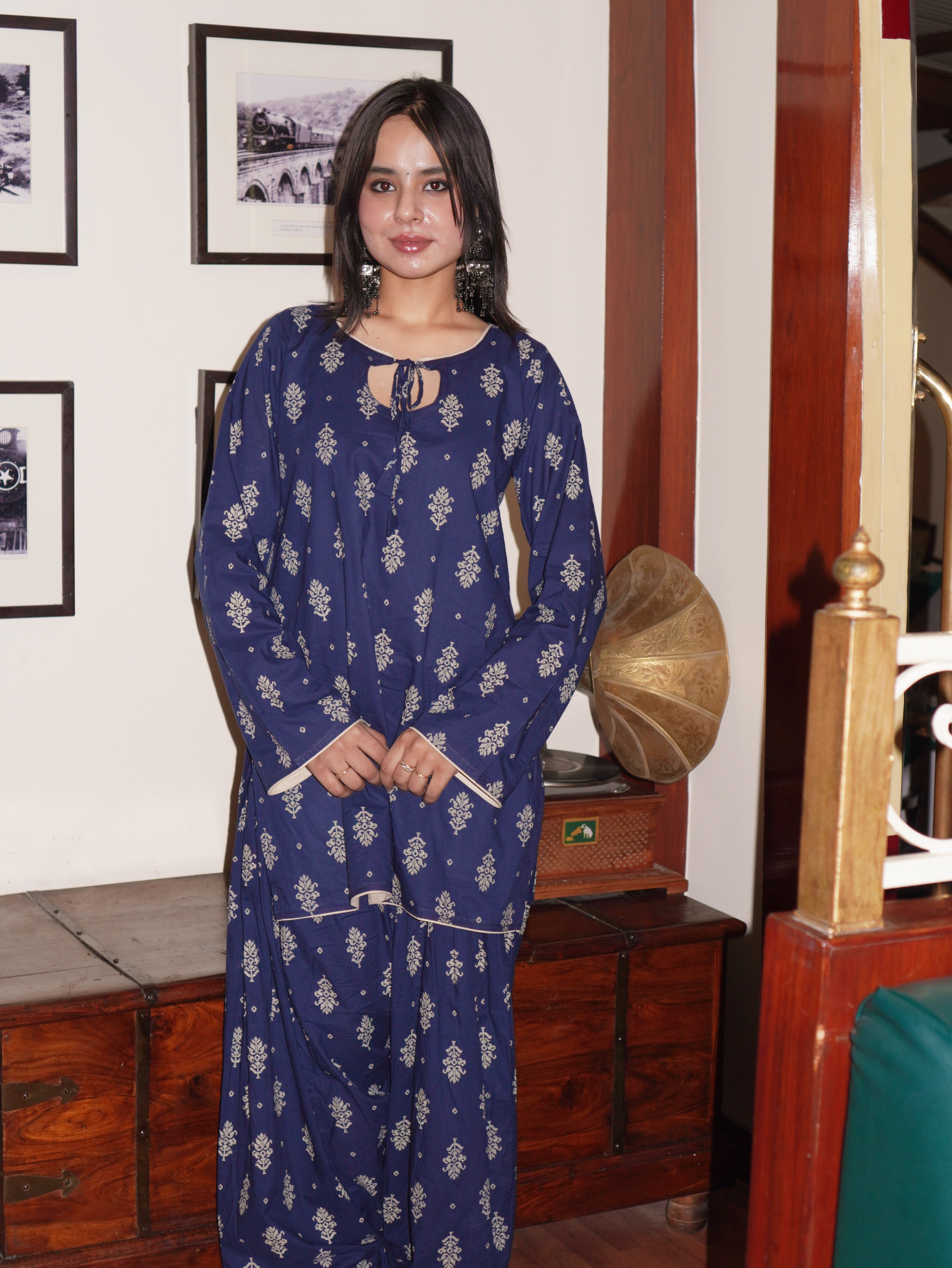 Ruhaani Farshi Set