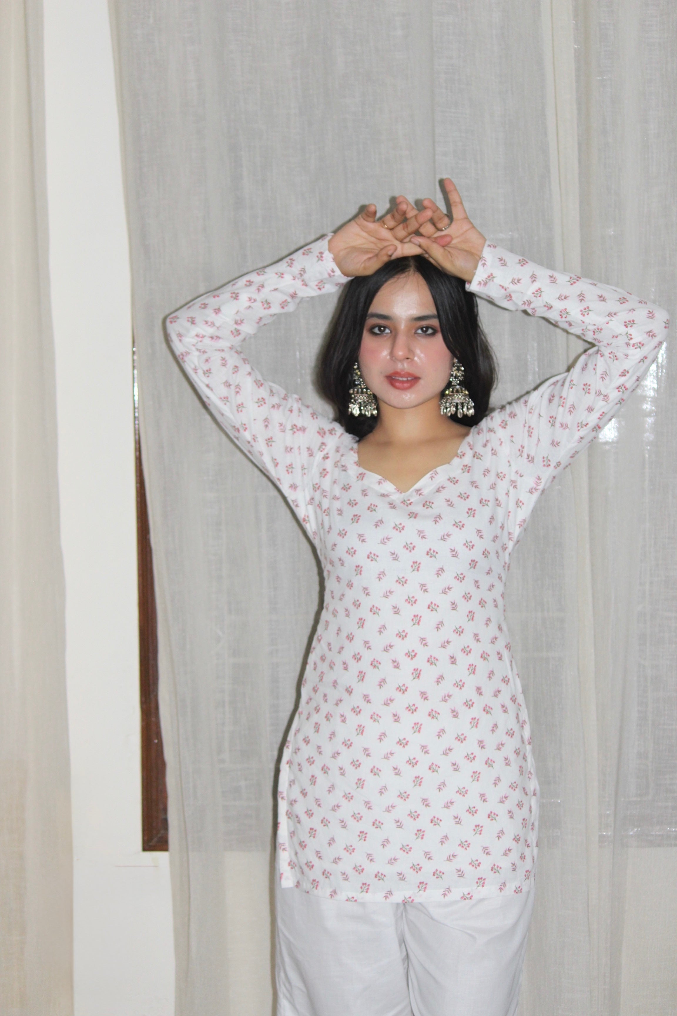 PEHAR DEEP BACK KURTI