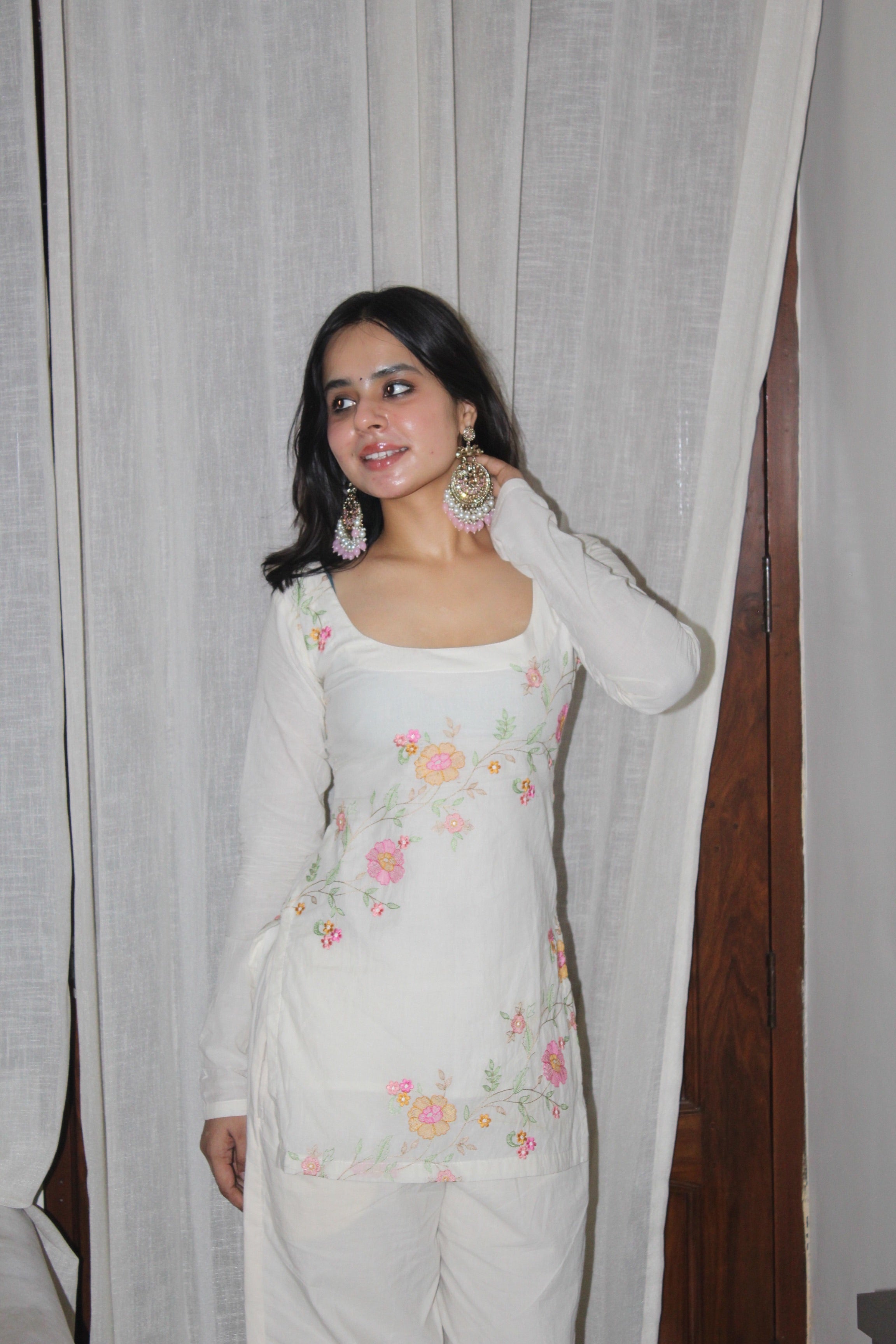 Esha Kurti
