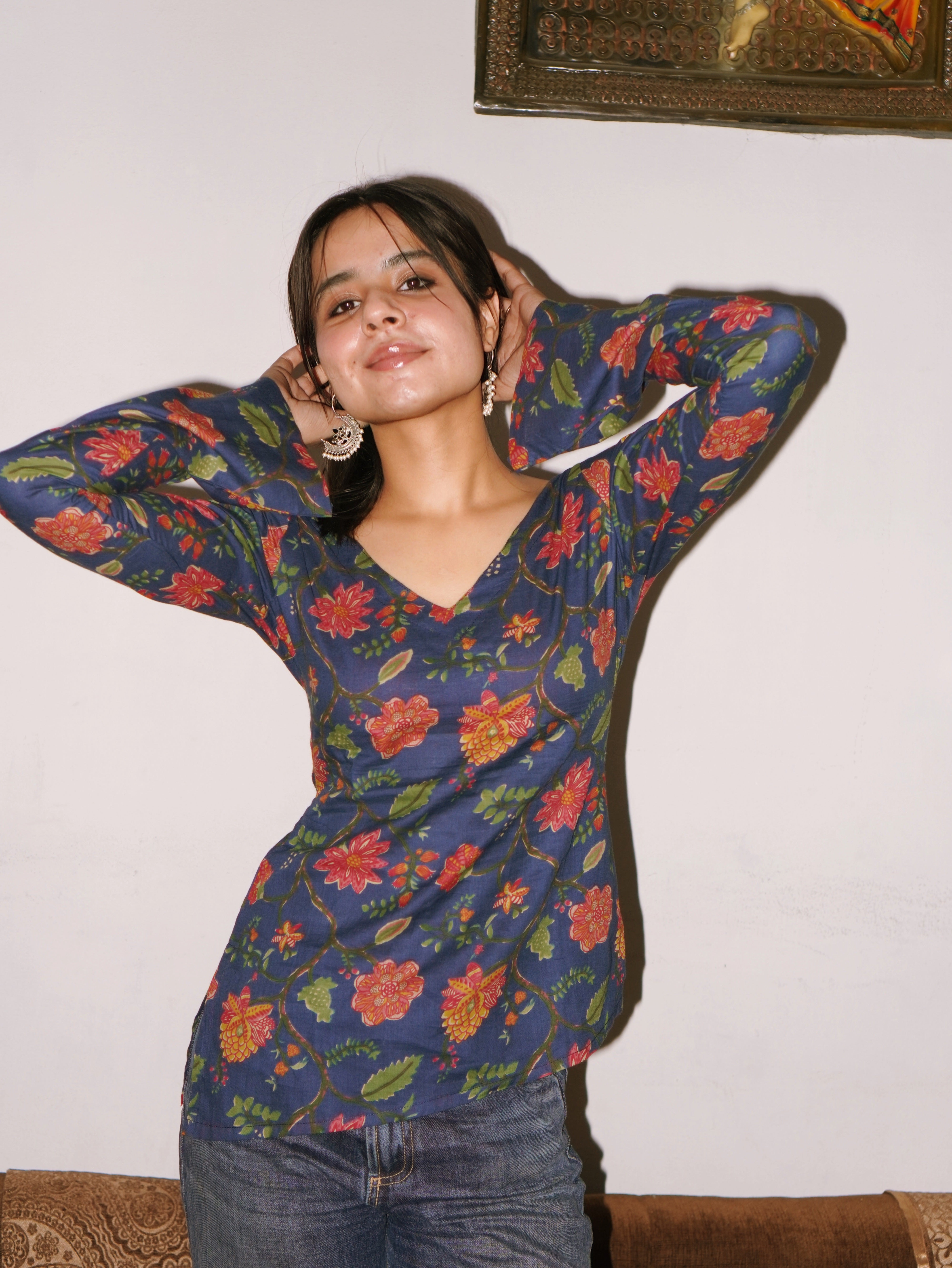 Root side bend deep back kurti
