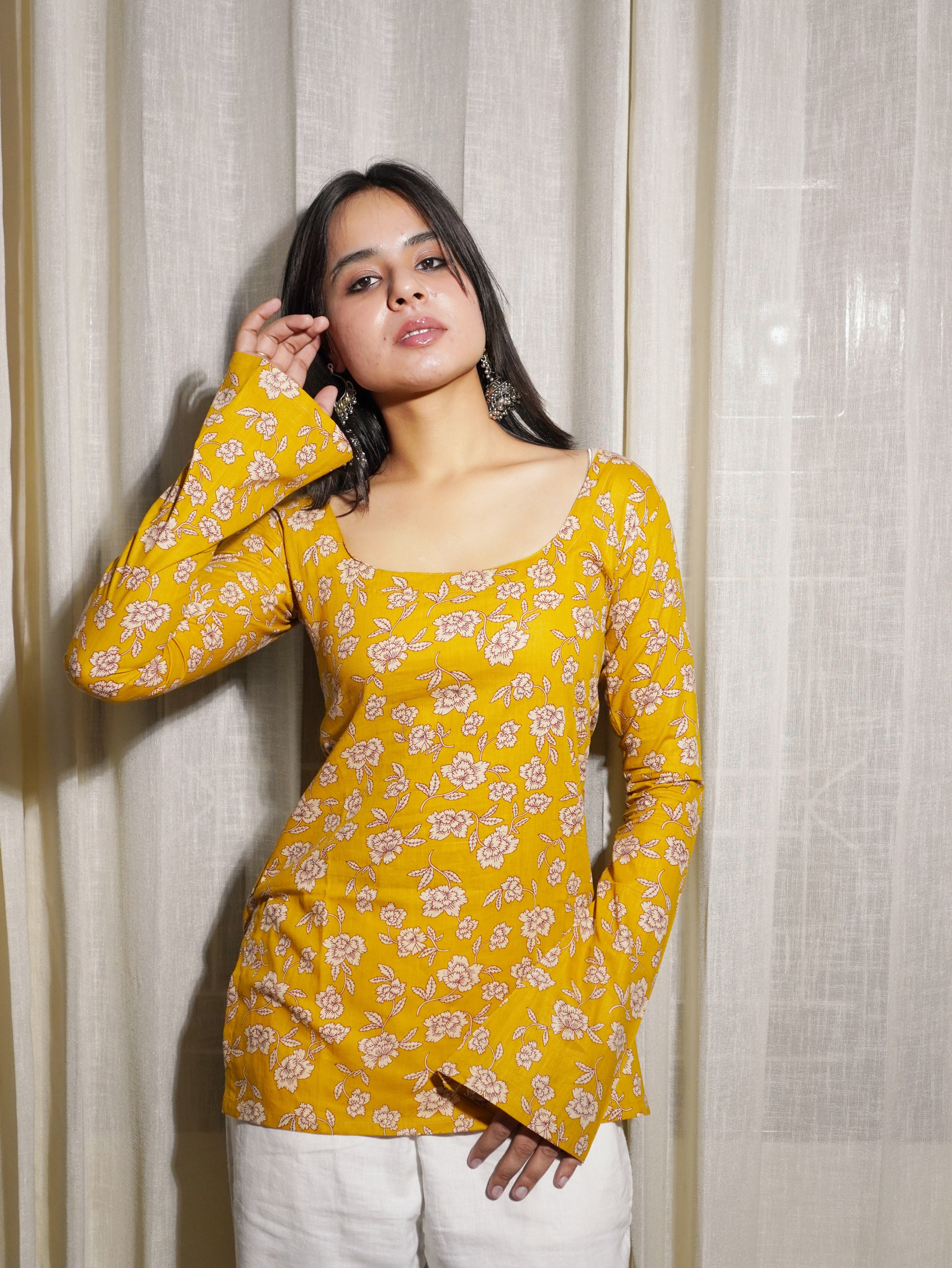 KAVERI DEEP BACK BELL SLEEVED KURTI