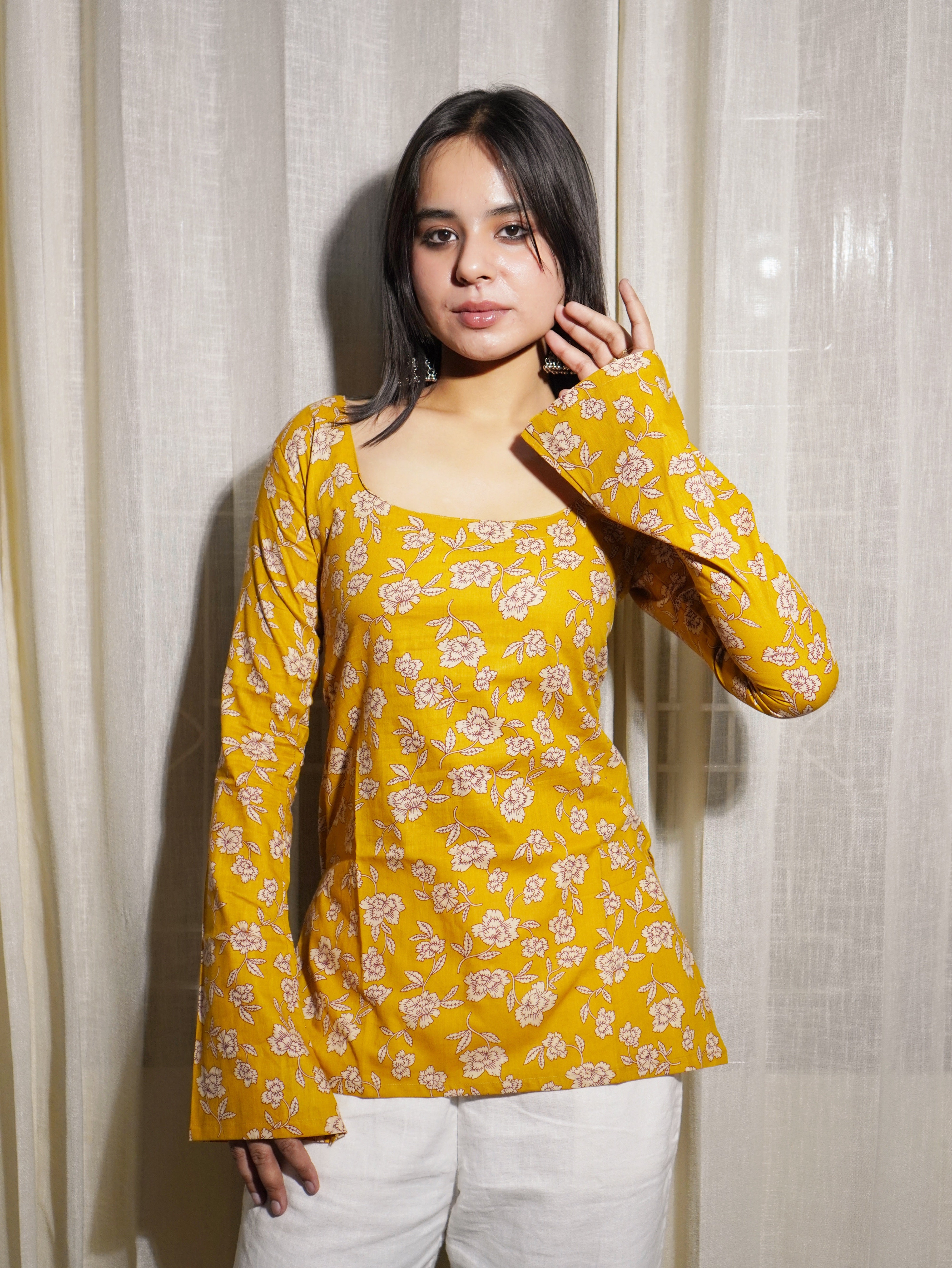 KAVERI DEEP BACK BELL SLEEVED KURTI