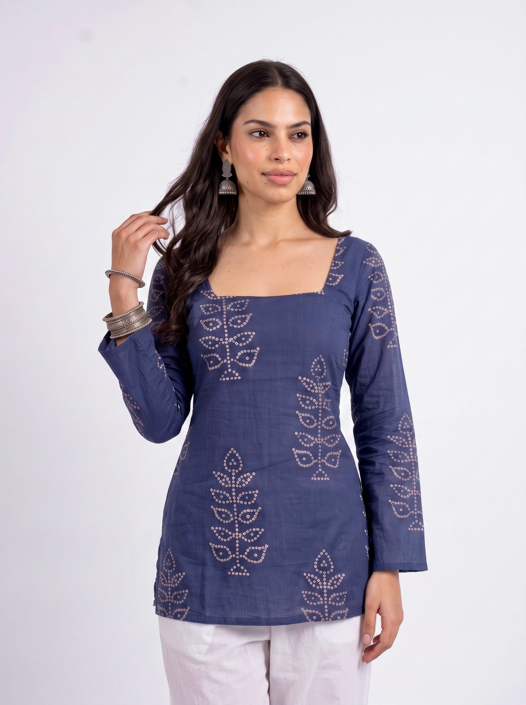 RASHVI BANDHANI DEEP BACK KURTI