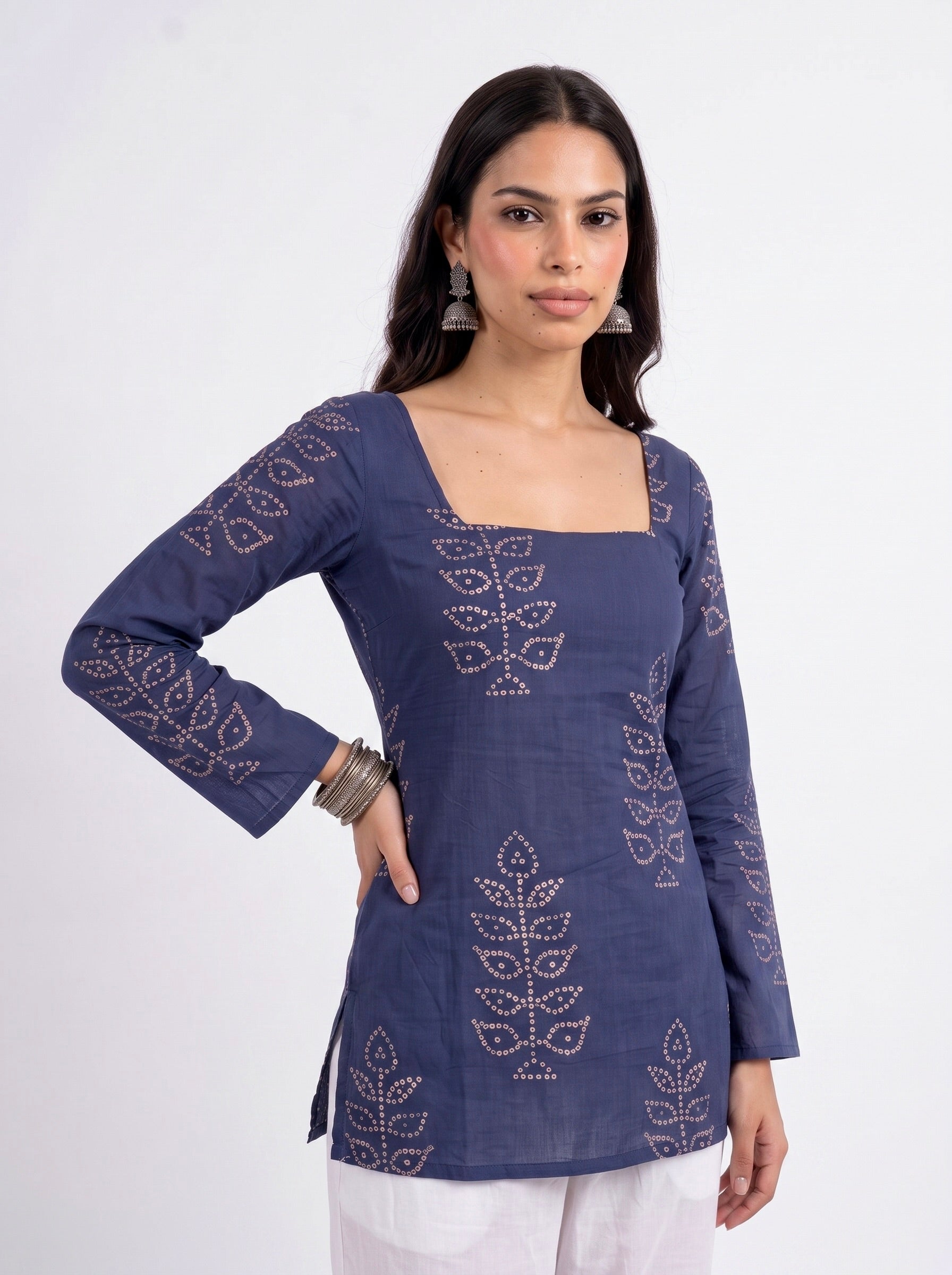 RASHVI BANDHANI DEEP BACK KURTI