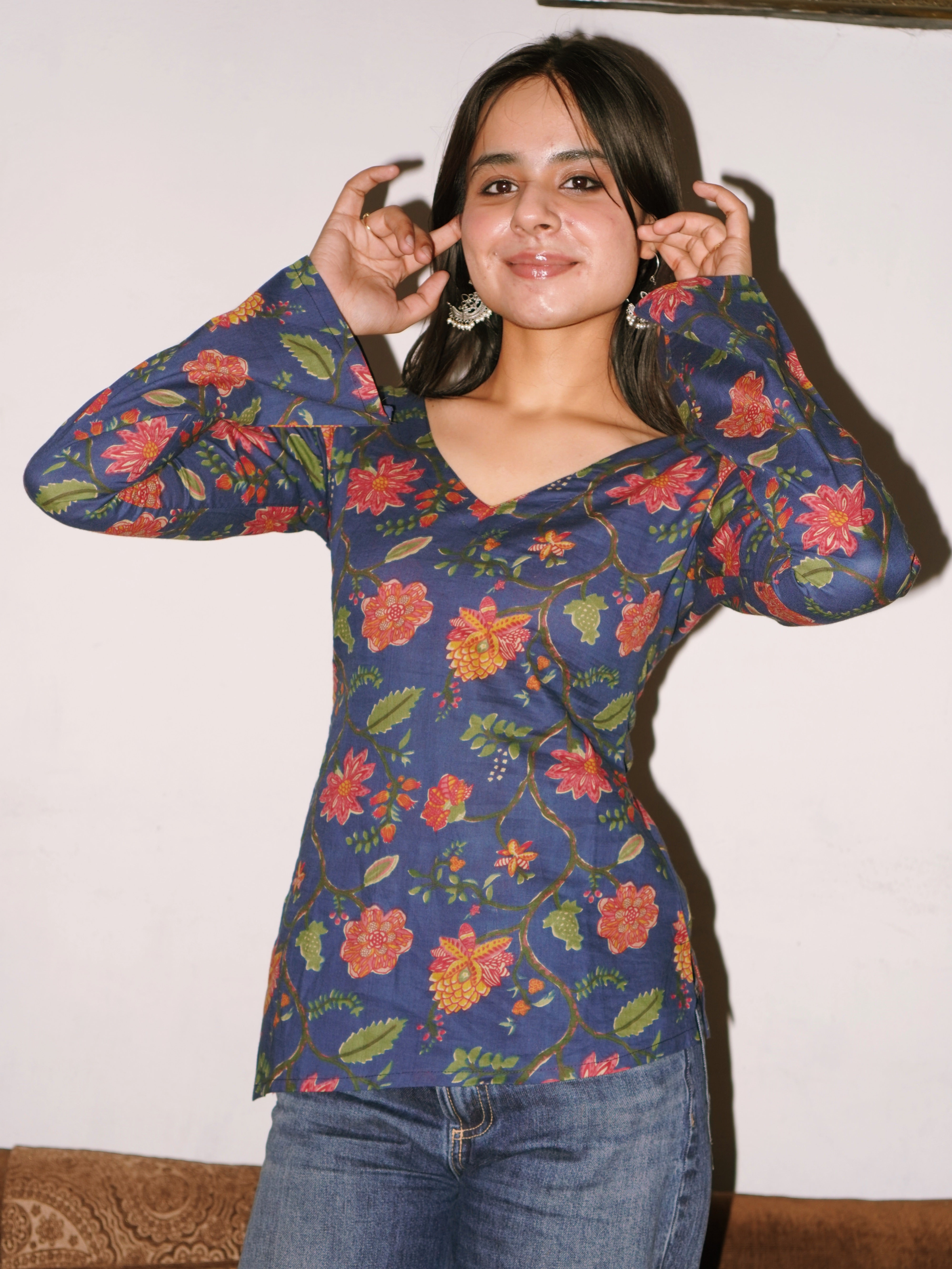 Root side bend deep back kurti