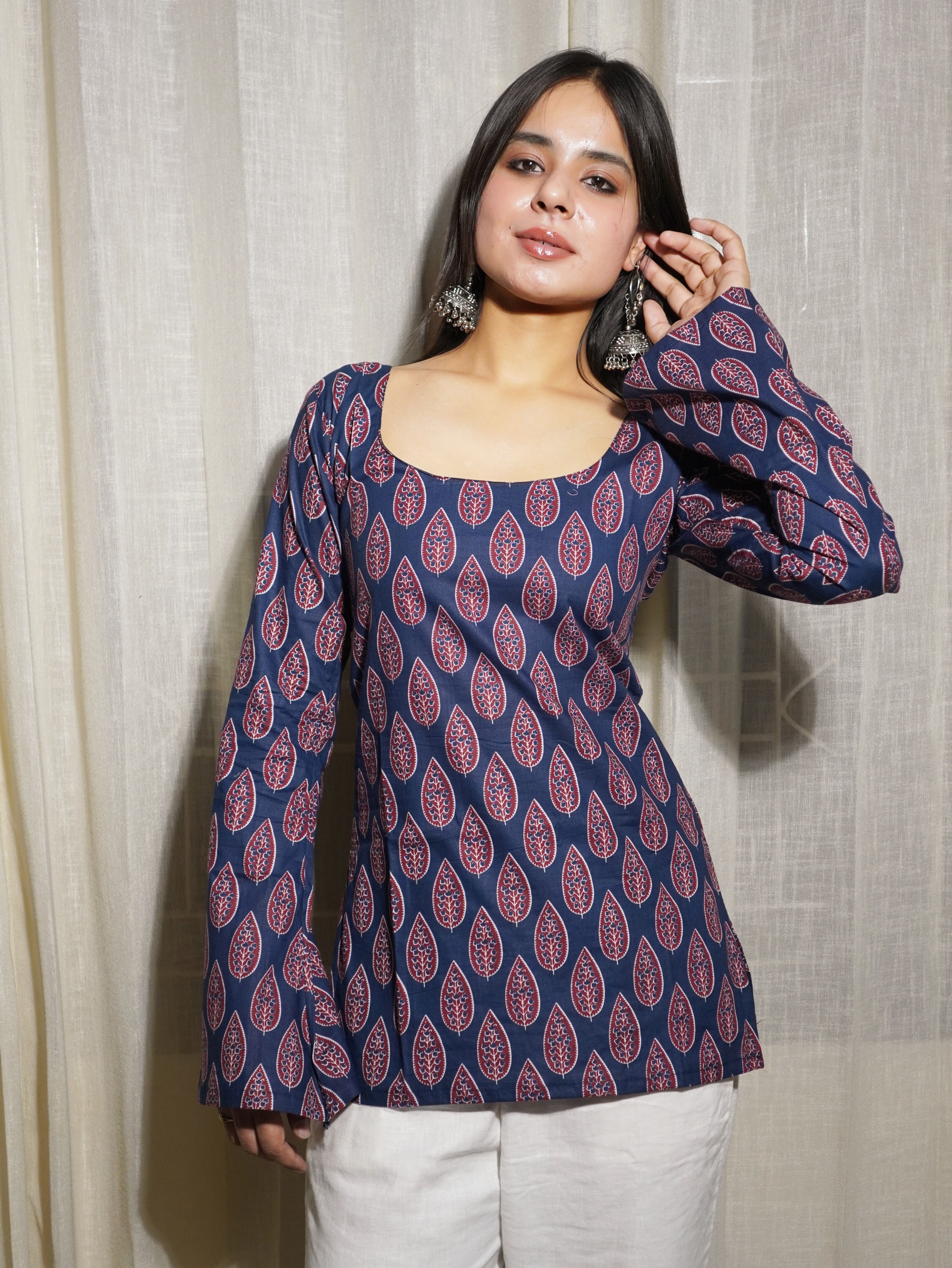 AVIRA DEEP BACK BELL SLEEVED KURTI