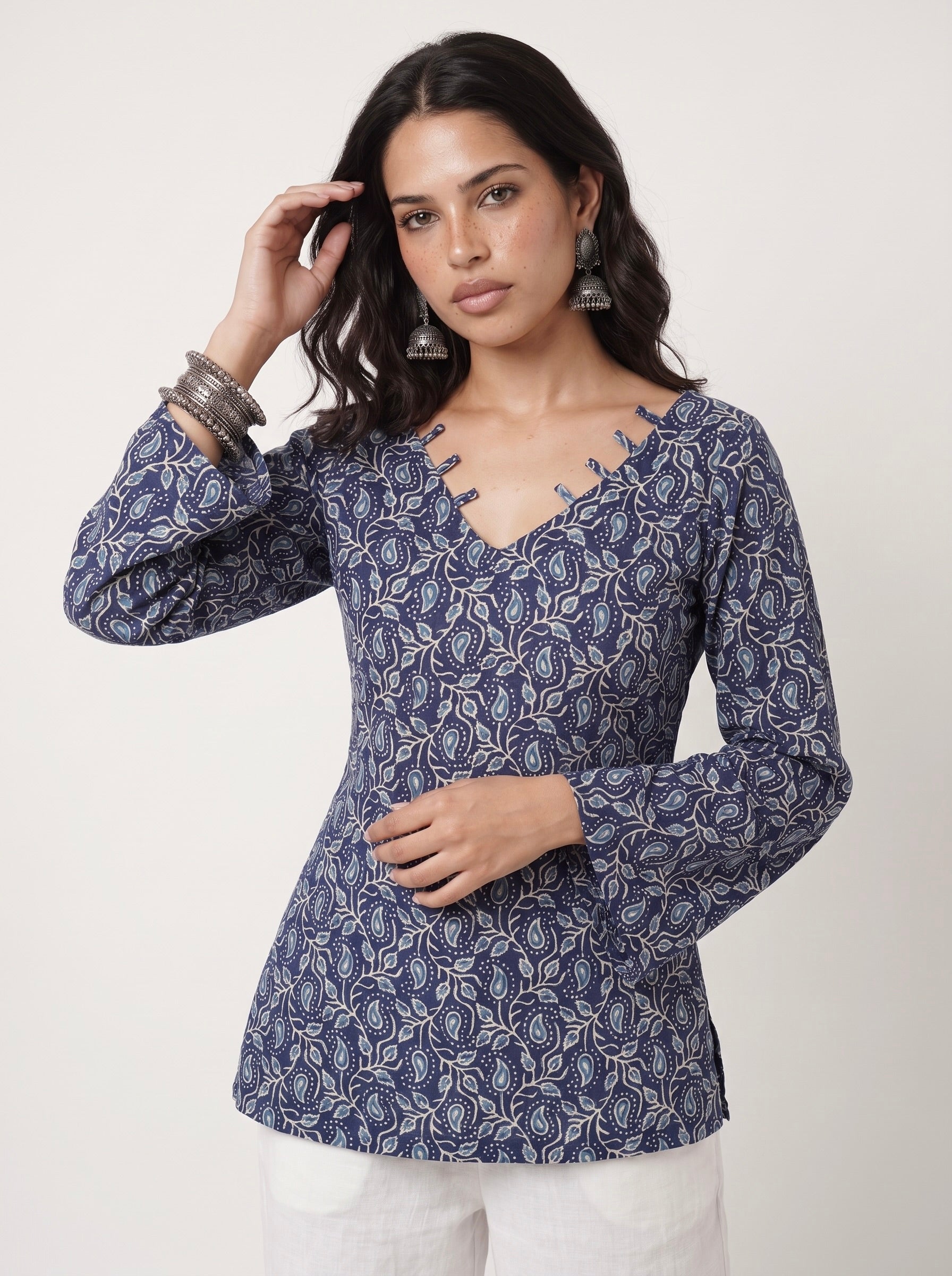 YAKSHI BELL SLEEVED KURTI