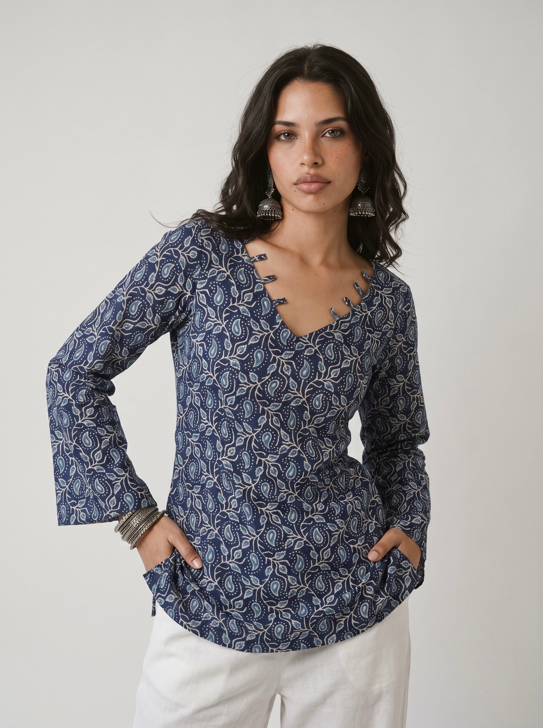 YAKSHI BELL SLEEVED KURTI